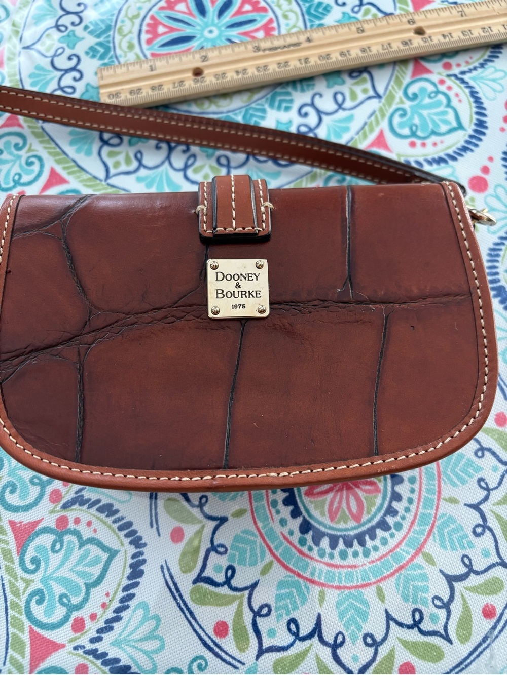 Dooney & Bourke vintage small clutch with wrist strap. - Picture 4 of 7
